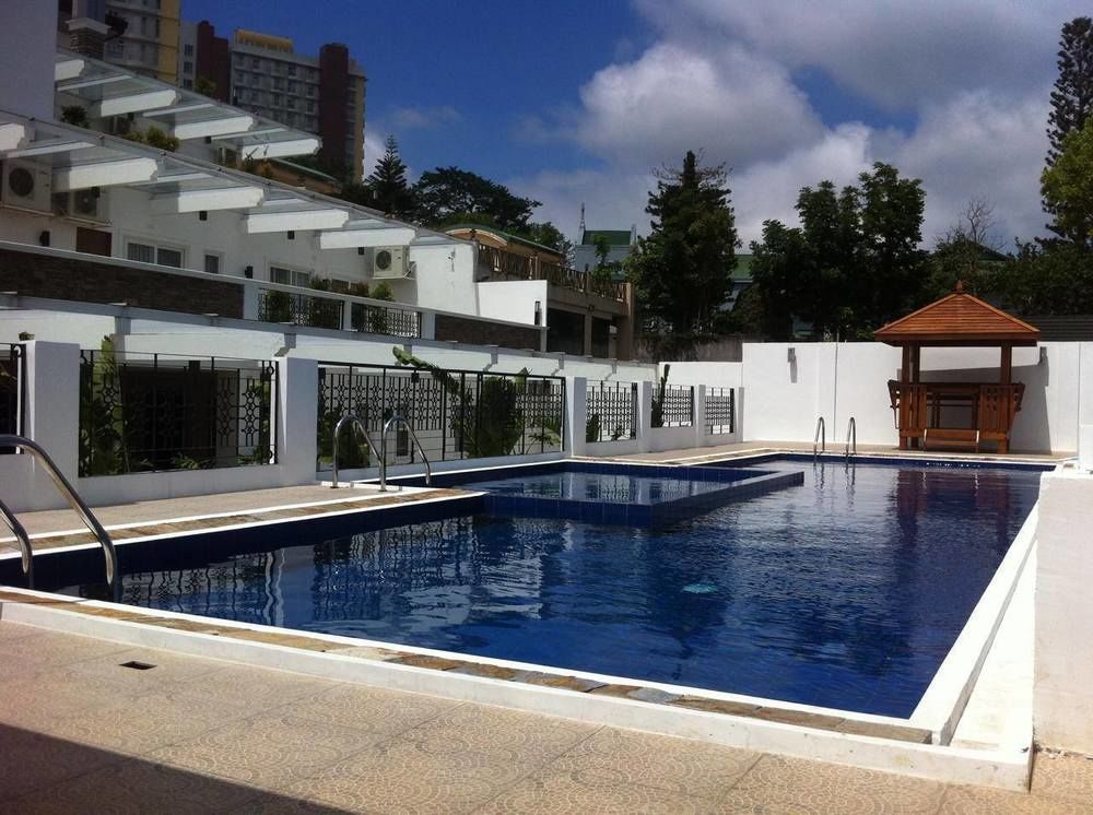 Vista Real Hotel Tagaytay City Exterior photo