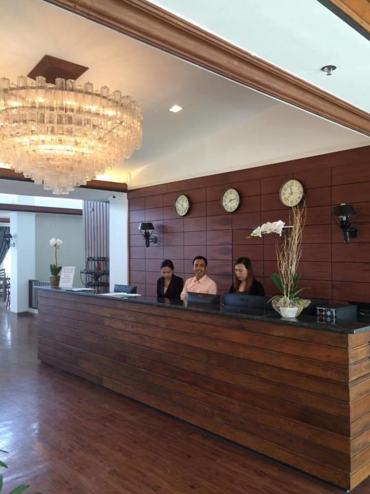 Vista Real Hotel Tagaytay City Exterior photo