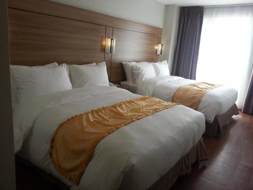 Vista Real Hotel Tagaytay City Exterior photo