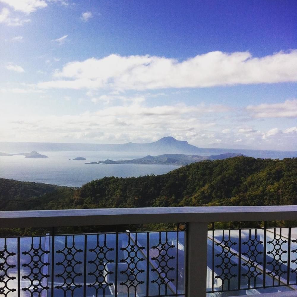 Vista Real Hotel Tagaytay City Exterior photo