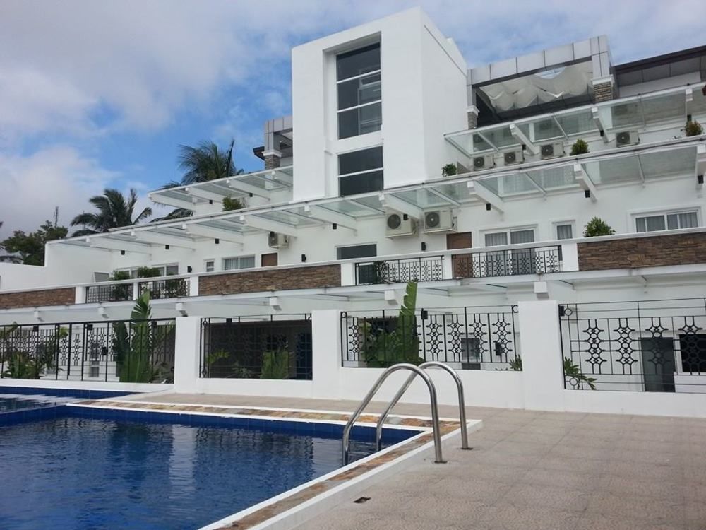 Vista Real Hotel Tagaytay City Exterior photo