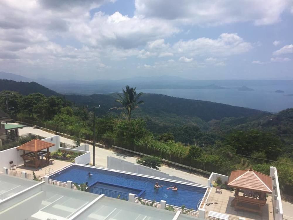 Vista Real Hotel Tagaytay City Exterior photo