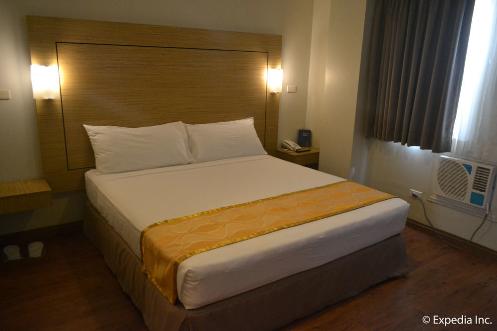 Vista Real Hotel Tagaytay City Exterior photo