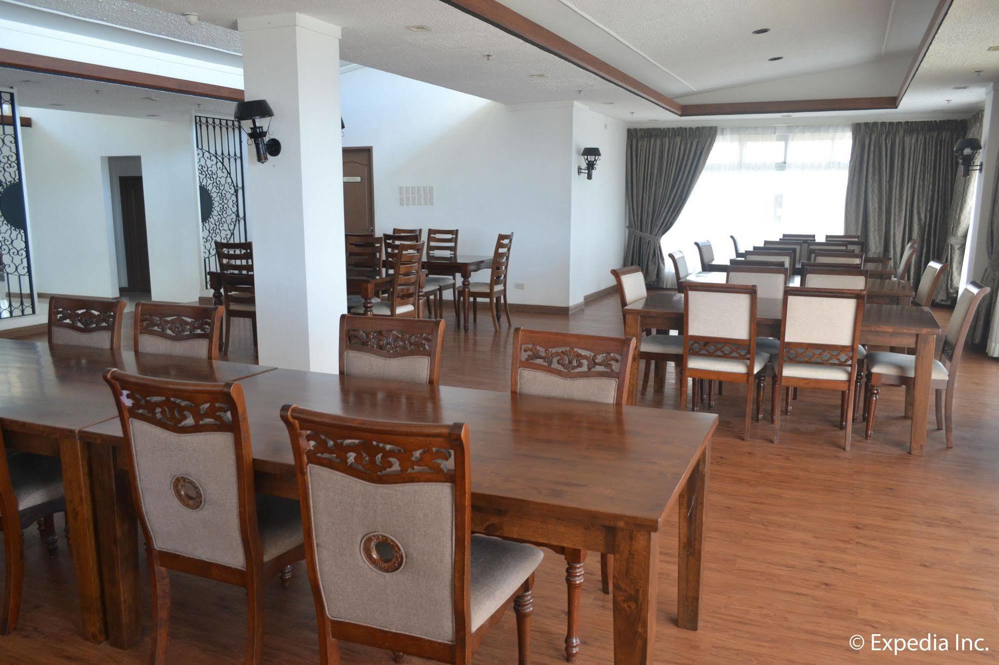 Vista Real Hotel Tagaytay City Exterior photo