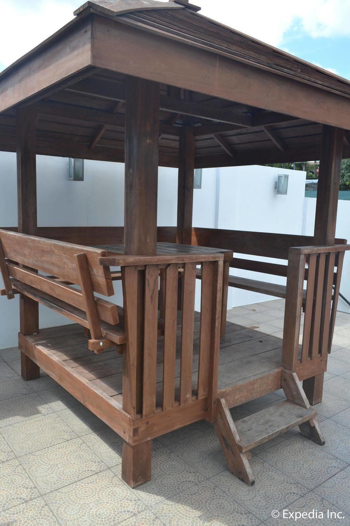 Vista Real Hotel Tagaytay City Exterior photo