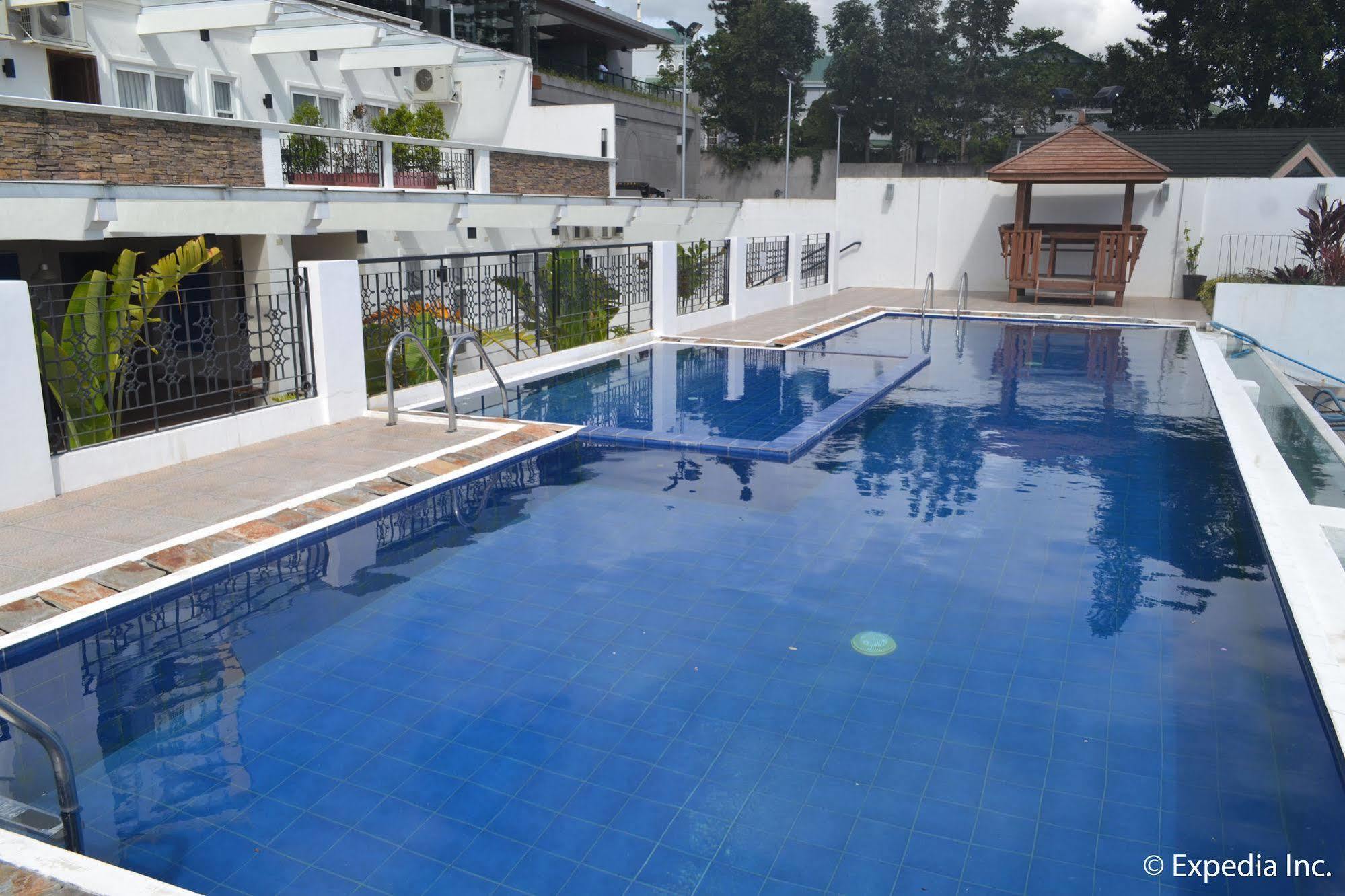Vista Real Hotel Tagaytay City Exterior photo